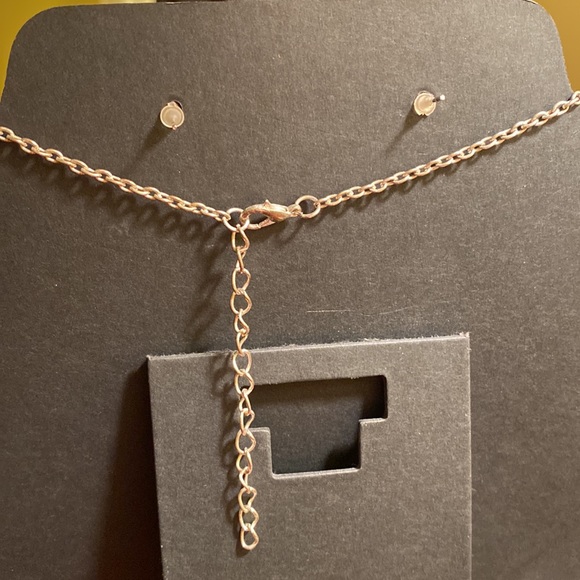 NEW!! Silver crystals necklace & earrings with small crystals on chain. - Picture 7 of 7